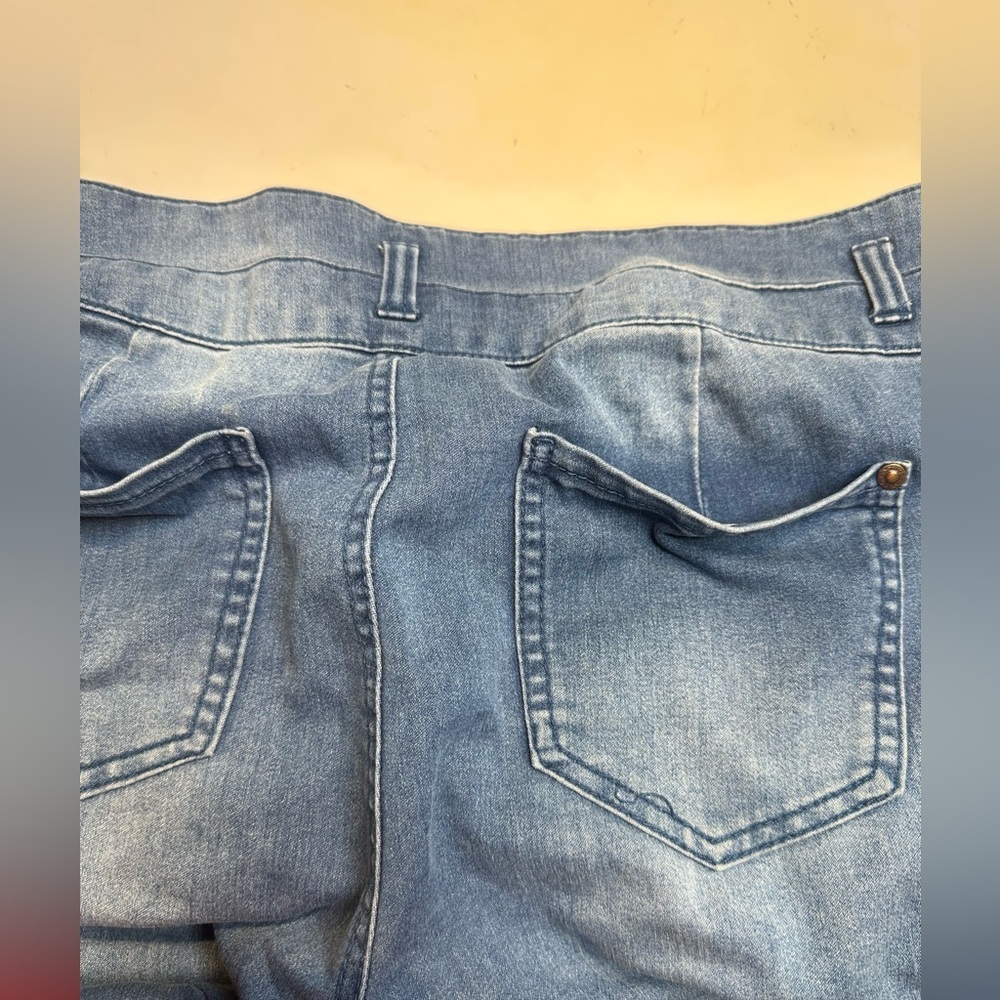 Jr size legging jeans 13 zipper and button in front, back pockets. super cute - Picture 6 of 9